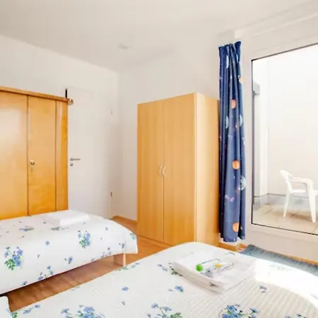 Beautiful With Balcony Direction To Messe Appartement