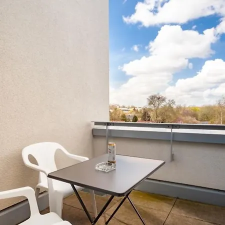 Beautiful With Balcony Direction To Messe Apartamento