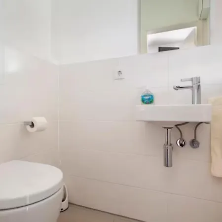 Daire Beautiful With Balcony Direction To Messe Hannover